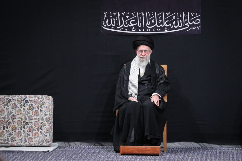 عکس/ تصاویری از مراسم عزاداری شب عاشورای حسینی در حسینیه امام خمینی(ره)