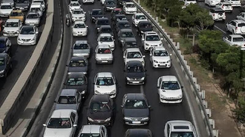 ترافیک در آزادراههای زنجان نیمهسنگین است