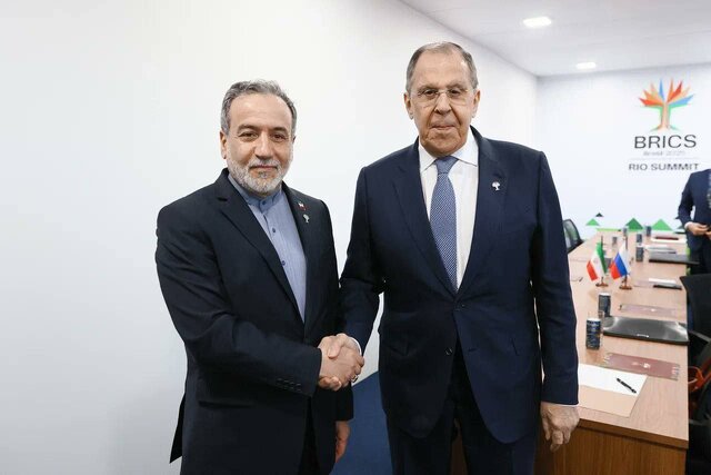 رایزنی عراقچی با لاوروف