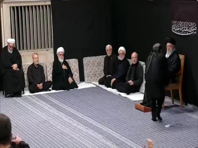 فیلم لحظه‌ای که رهبر انقلاب به حاج محمود کریمی گفتند: ای ایران بخوان...
