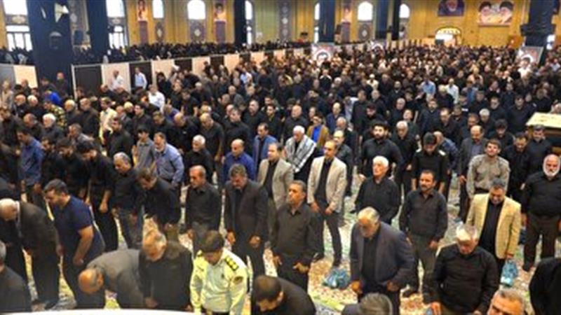 اقامه نماز ظهر عاشورا به یاد آخرین نماز شهدای دشت کربلا