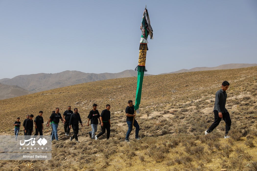 علم‌گردانی در روستای هزاوهٔ اراک