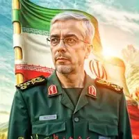 عکسی از سردار باقری در حال زیارت حرم امام حسین(ع)