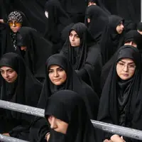 سحر امامی و دختر شهید سلیمانی در مراسم شام غریبان حسینیه امام خمینی