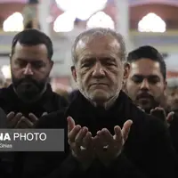 عکس/ حضور رئیس جمهور در نماز ظهر عاشورای تبریز