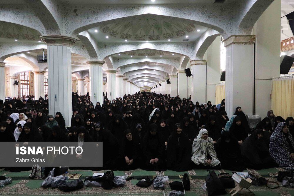 عکس/ حضور رئیس جمهور در نماز ظهر عاشورای تبریز