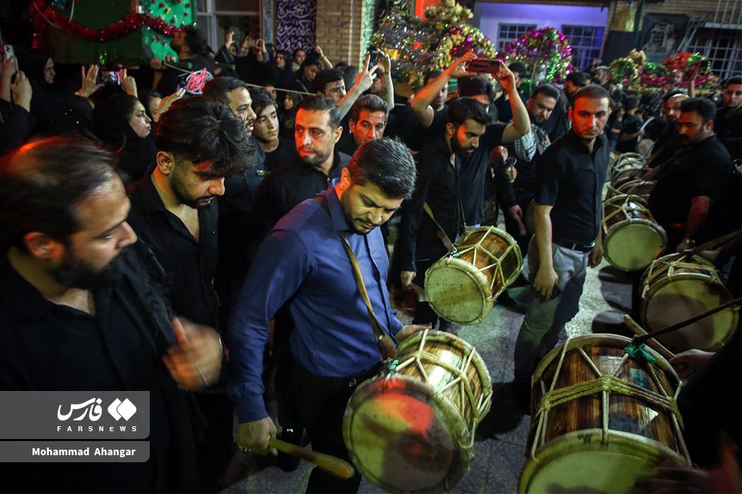 عکس/ سینه‌زنی بوشهری‌ها در شب عاشورا