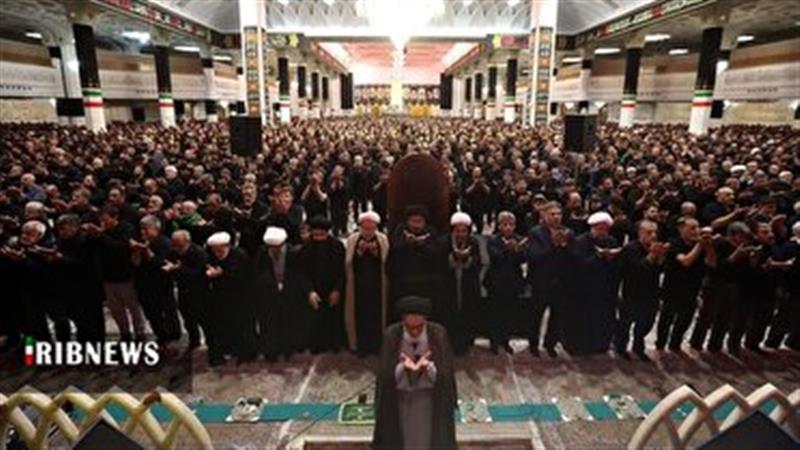 اقامه نماز ظهر عاشورا در حرم حضرت معصومه(س)