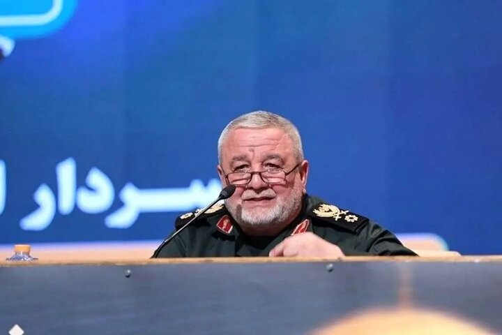 مشاور فرمانده کل سپاه: بخش اعظمی از موشک‌های مؤثر کشورمان را نشان ندادیم