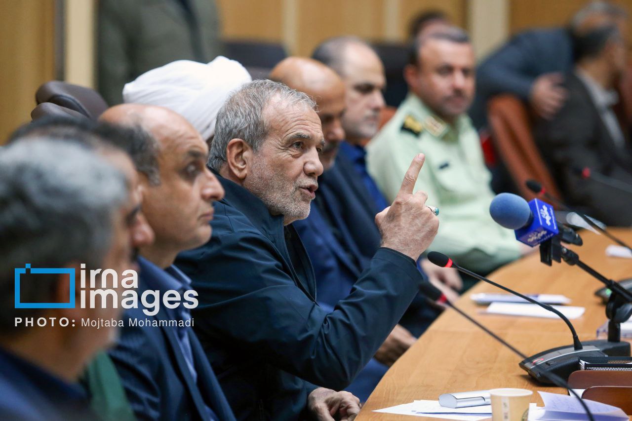 عکس/ ​​​​​​​نشست رئیس جمهور با مسئولان استان گیلان