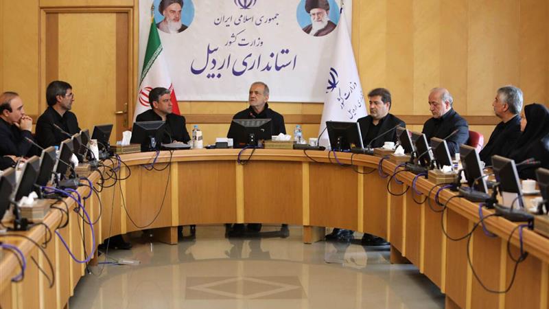 نشست پزشکیان با استاندار و جمعی از مدیران استان اردبیل
