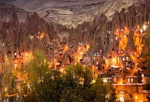 سیری در دهکده جهانی و صخره ای کندوان