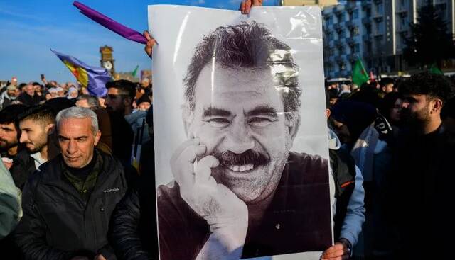 ملاقات هیئت سیاسی کُردها با اوجالان/انتظار برای خلع سلاح پ‌ک‌ک در کردستان عراق
