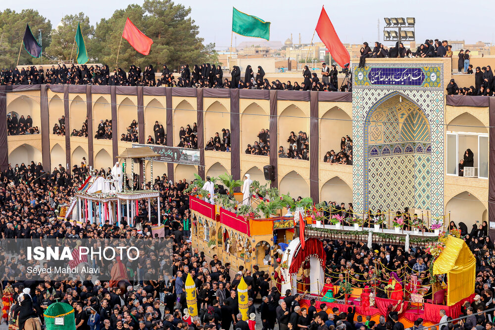آیین سنتی نخل گردانی عصر عاشورا در یزد