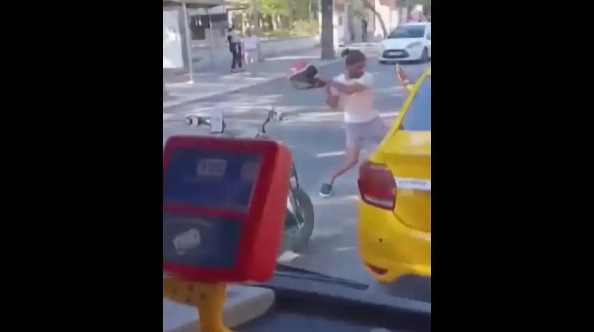 درگیری خیابانی در ازمیر؛ کلاه ایمنی به سلاح بدل شد!
