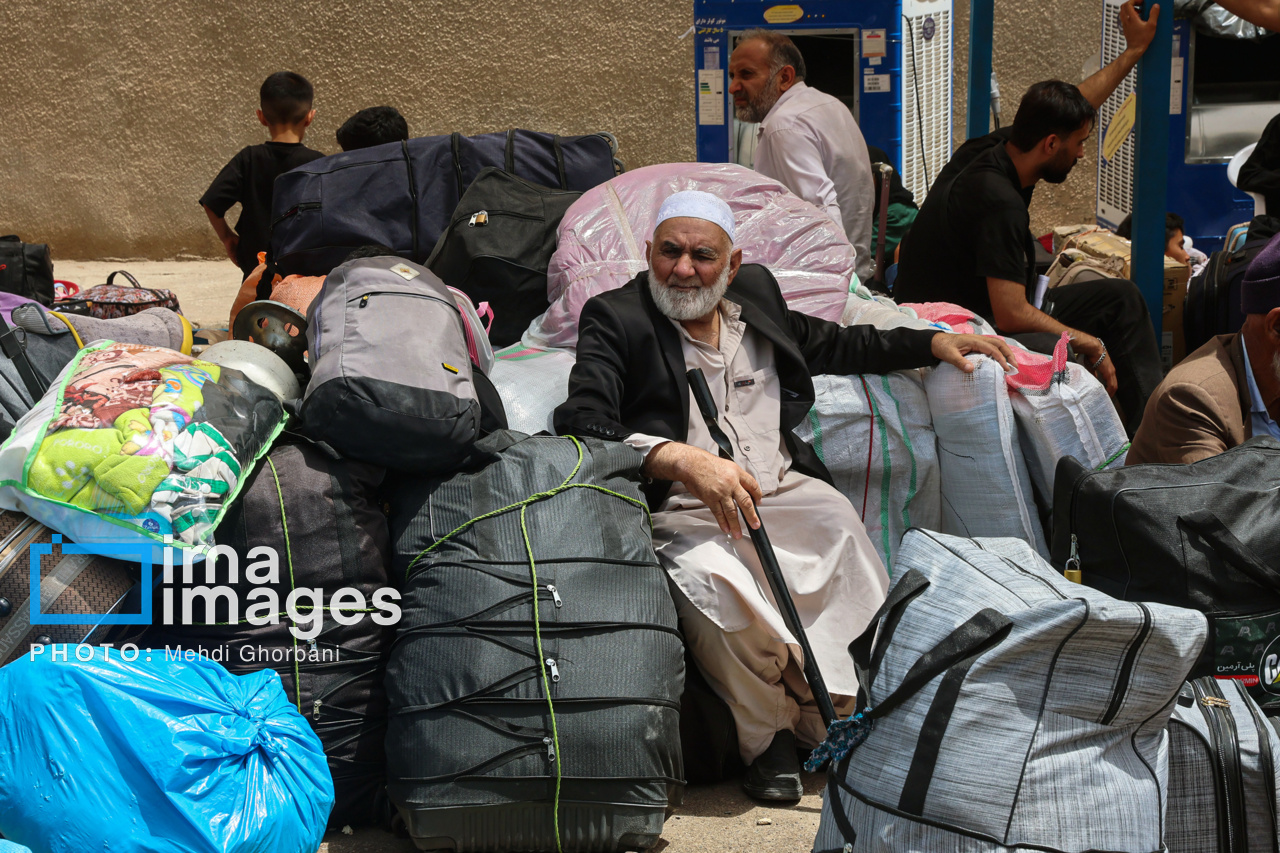 عکس/ خروج اتباع افغانستانی غیرمجاز از مرز دوغارون