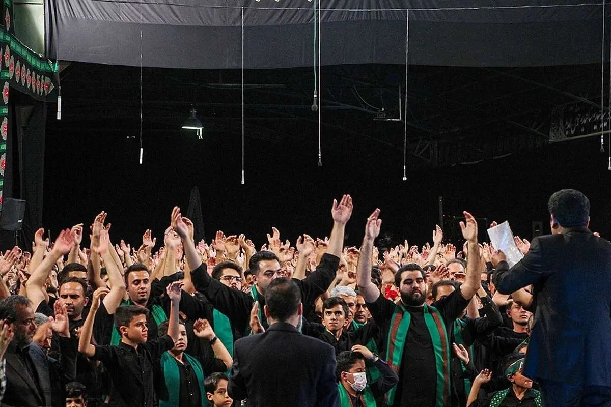همخوانی «دوباره می‌سازمت وطن» در هیات یزدی