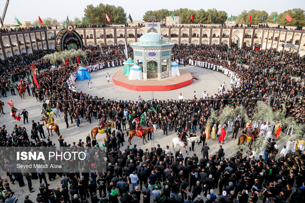 آیین سنتی نخل گردانی عصر عاشورا در یزد