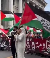 پیوستن یک عروس و داماد به تظاهراتی در حمایت از فلسطین در مونترال کانادا
