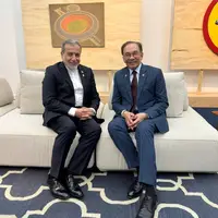 گفتگوی وزیر امور خارجه با انور ابراهیم نخست وزیر مالزی 