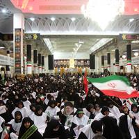برگزاری همایش رهروان زینبی در قم/تاکید بر دفاع از حق و مقابله با باطل