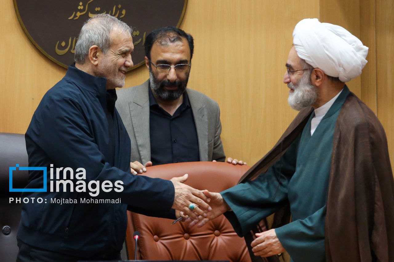 عکس/ ​​​​​​​نشست رئیس جمهور با مسئولان استان گیلان