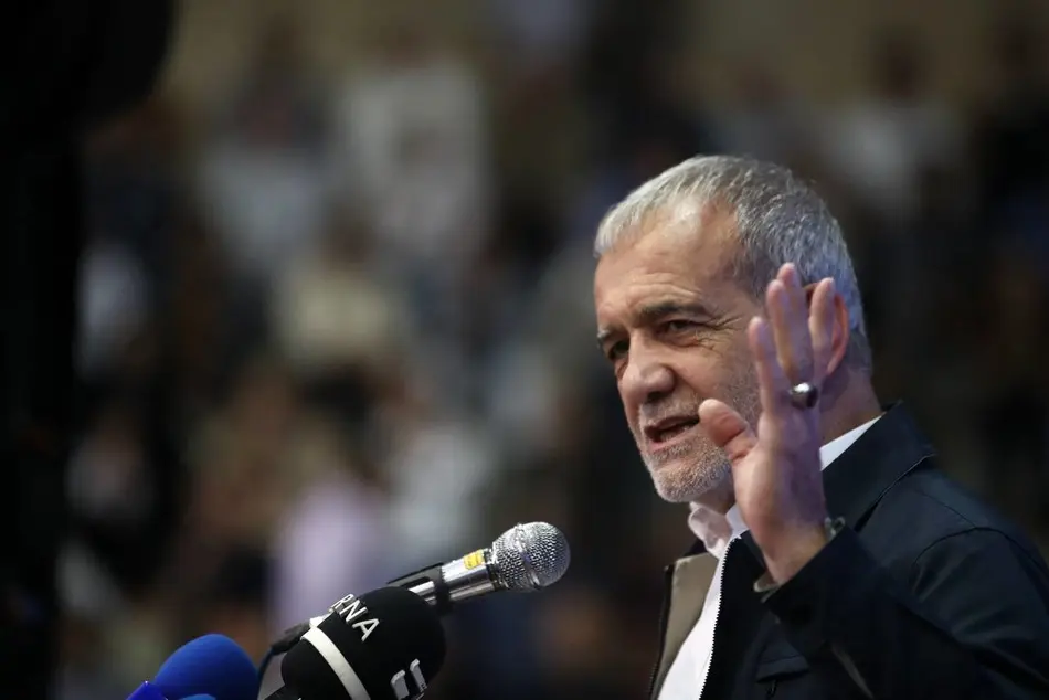 رئیس جمهور وارد آستارا شد