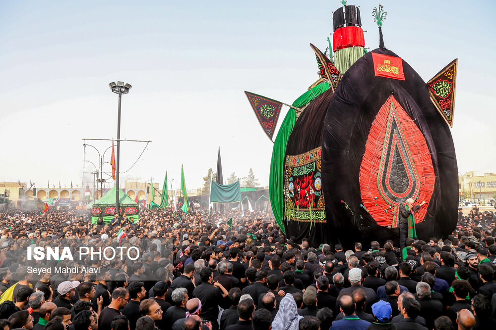 آیین سنتی نخل گردانی عصر عاشورا در یزد