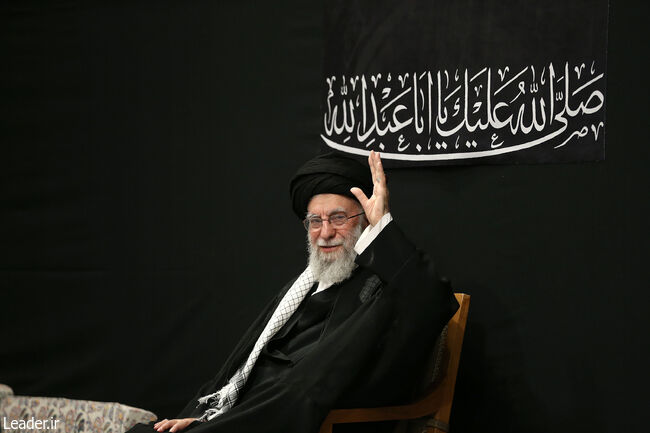 سرمقاله خراسان/ تحقیر استکبار در حسینیه امام(ره)