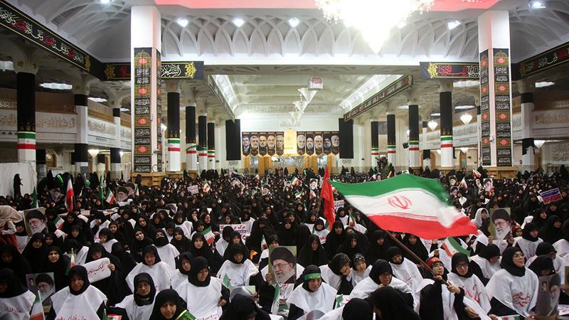 برگزاری همایش رهروان زینبی در قم/تاکید بر دفاع از حق و مقابله با باطل