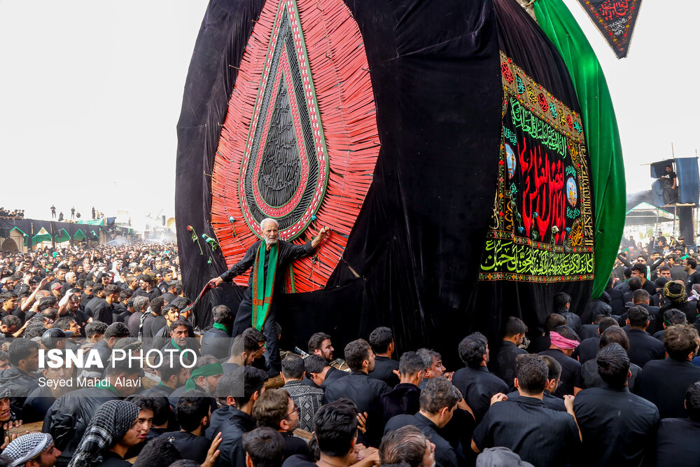 آیین سنتی نخل گردانی عصر عاشورا در یزد