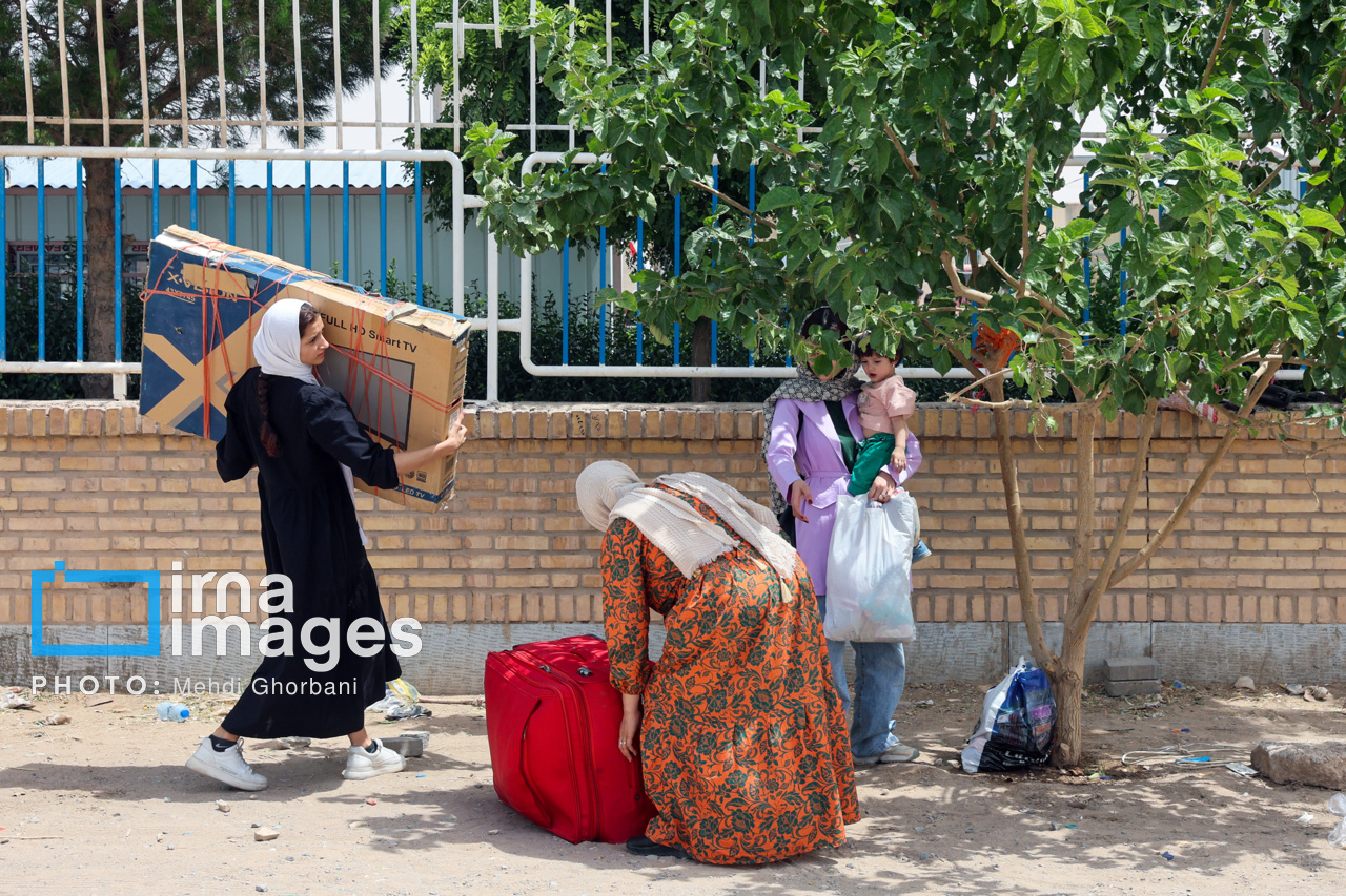 عکس/ خروج اتباع افغانستانی غیرمجاز از مرز دوغارون