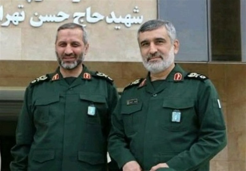 پیام خانواده شهید حاجی‌زاده به فرمانده جدید هوافضای سپاه؛ انگشتر حدید به سردار موسوی اهدا شد