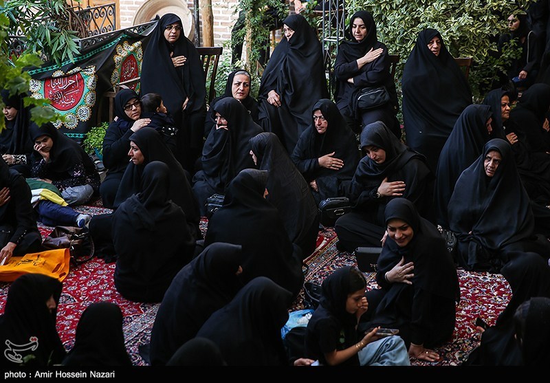 مراسم روضه اباعبدالله الحسین (ع) در خانه تاریخی نبوی قزوین