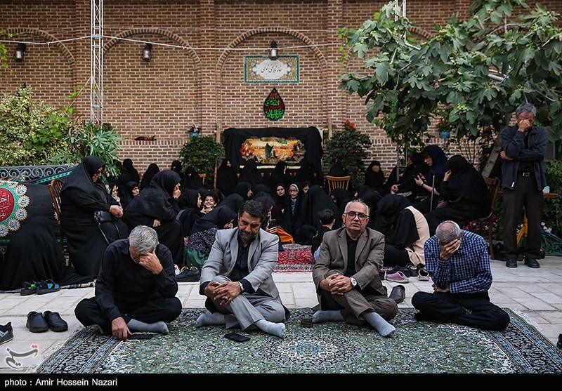 مراسم روضه اباعبدالله الحسین (ع) در خانه تاریخی نبوی قزوین