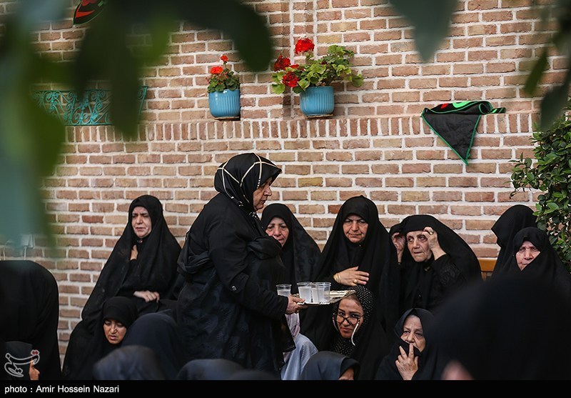 مراسم روضه اباعبدالله الحسین (ع) در خانه تاریخی نبوی قزوین