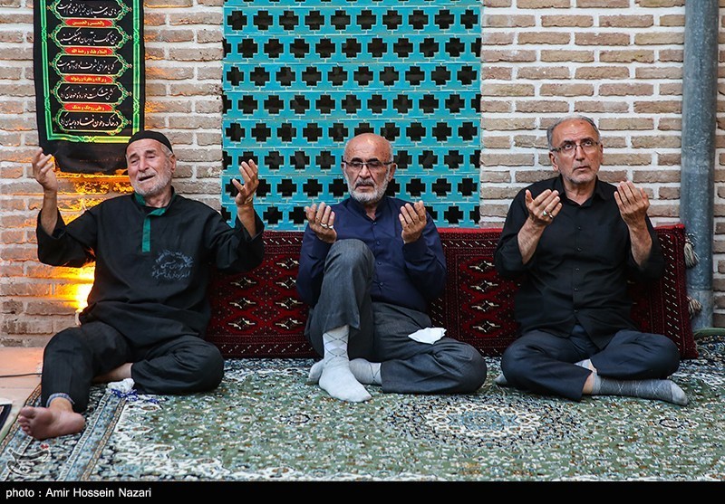 مراسم روضه اباعبدالله الحسین (ع) در خانه تاریخی نبوی قزوین