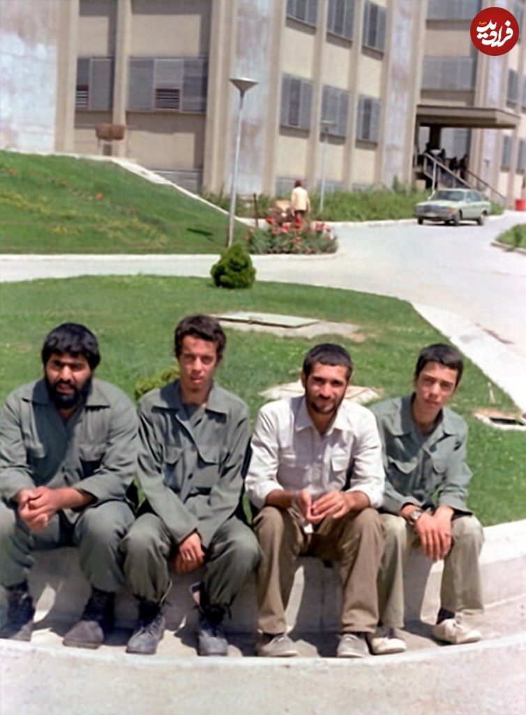 عکسی از سردار باقری در کنار برادرش در ایام جنگ