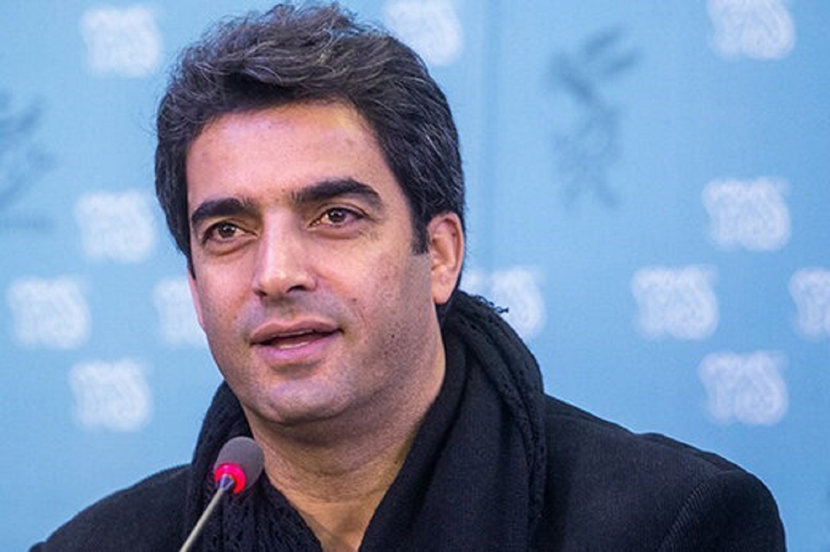 قابی از منوچهر هادی و کشتی‌گیر مشهور در تعزیه