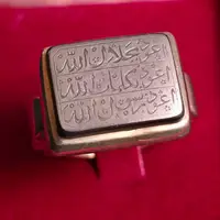 عکس/ اهدای انگشتر حدید سردار شهید حاجی‌زاده به سردار سیدمجید موسوی
