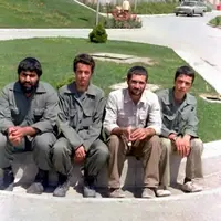 عکسی از سردار باقری در کنار برادرش در ایام جنگ