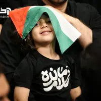 تصویری جالب از کودکی با پرچم فلسطین 