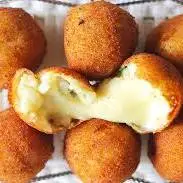 طرز تهیه توپک پنیری ترد و خوشمزه