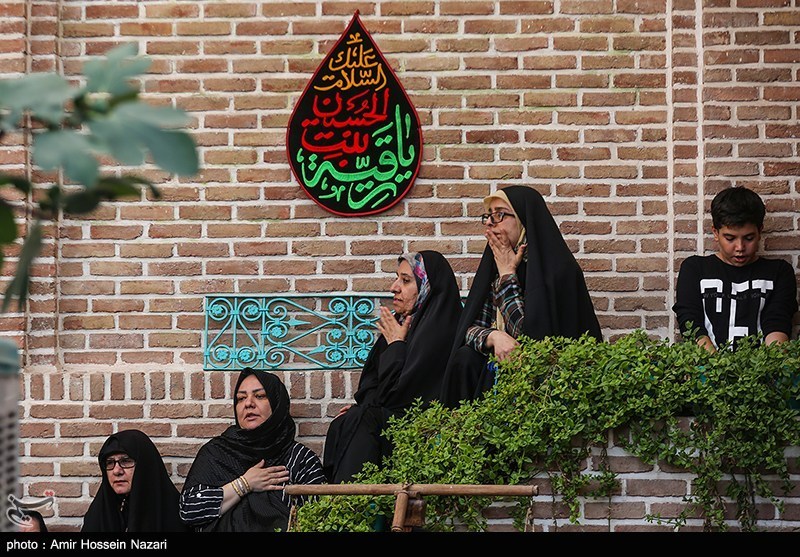مراسم روضه اباعبدالله الحسین (ع) در خانه تاریخی نبوی قزوین