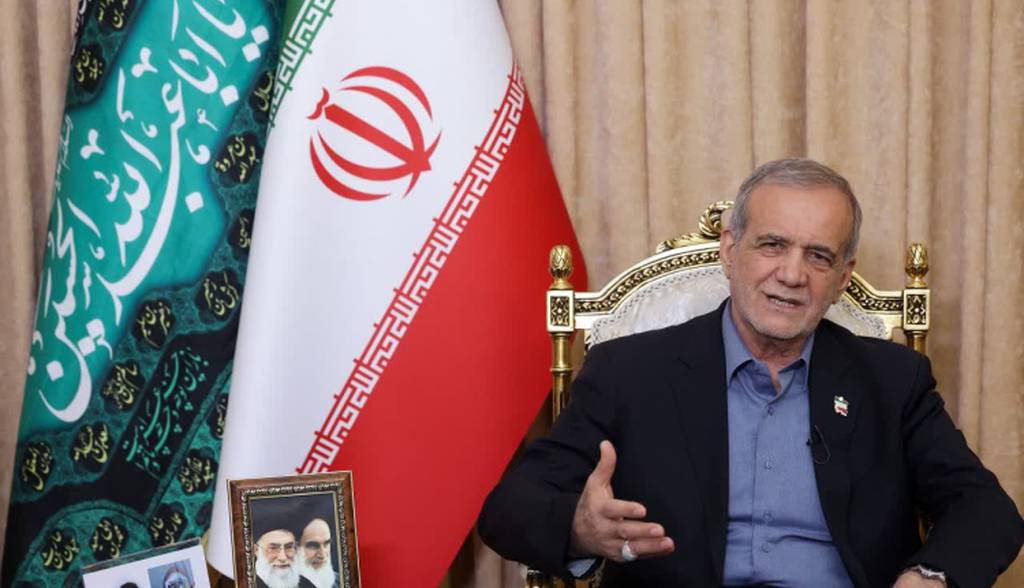 انتقادات «کیهان» از سخنان رئیس جمهور در مصاحبه با مجری مشهور آمریکایی