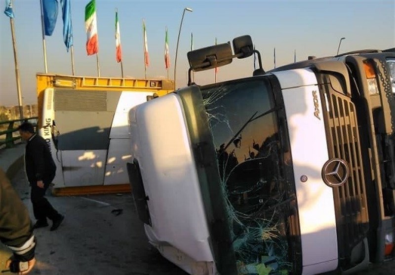 حوادث رانندگی در محورهای کاشان به زندگی 2 نفر پایان داد