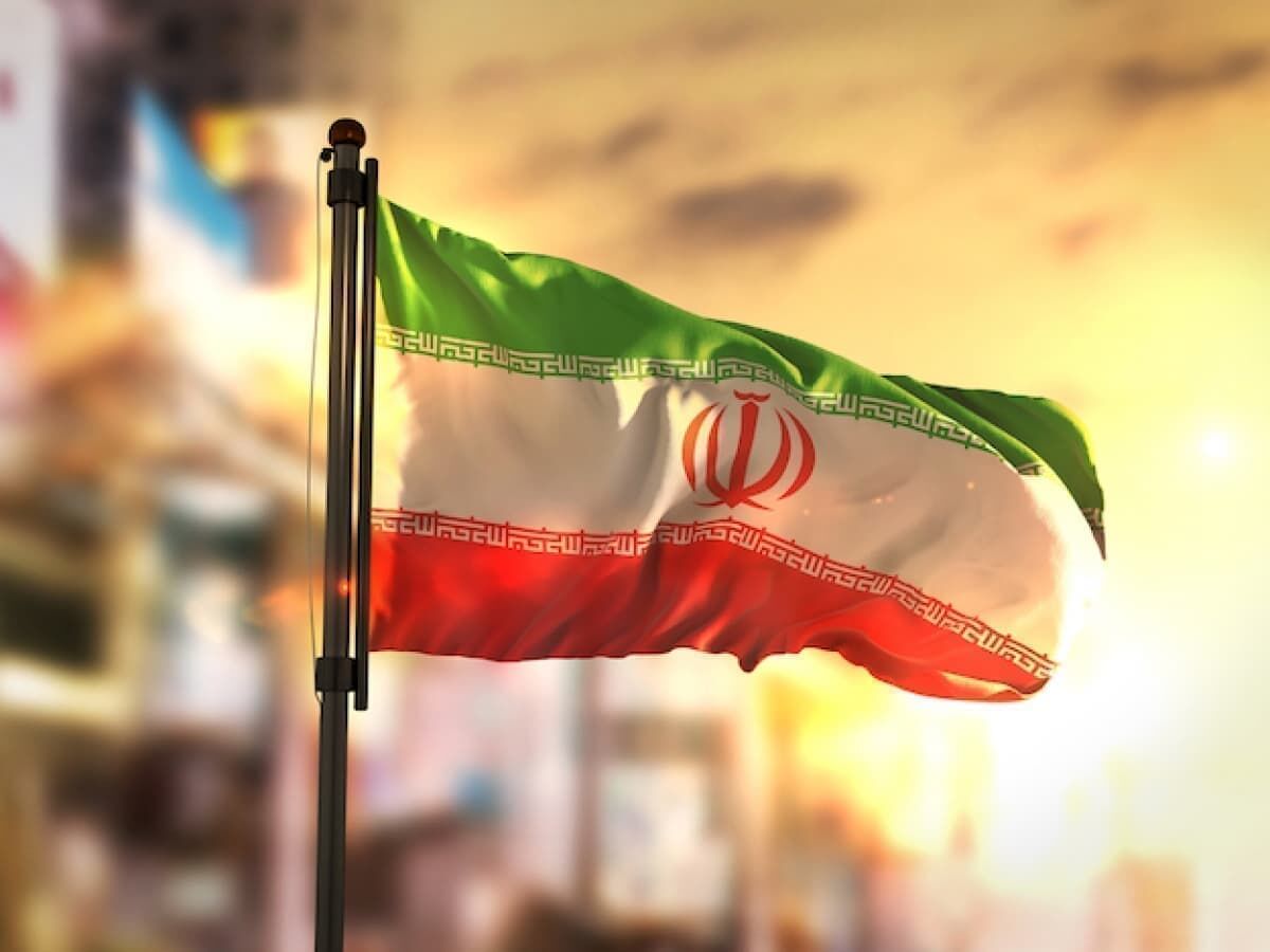 سرمقاله همشهری/ هنر‌ گفتن از جمهوری اسلامی را تمرین کنیم