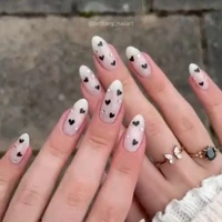 به همین راحتی روی ناخن قلب بکش
