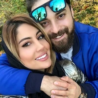 چهره ها/ استایل شیک همسر خواننده معروف در یک کافه لاکچری