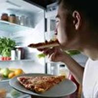 کمبود خواب، پای ثابت پرخوری شبانه